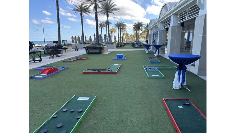 9-Hole Mini-Golf — alternate view