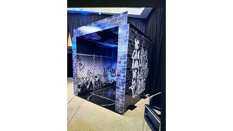Custom Photo Booth — alternate view