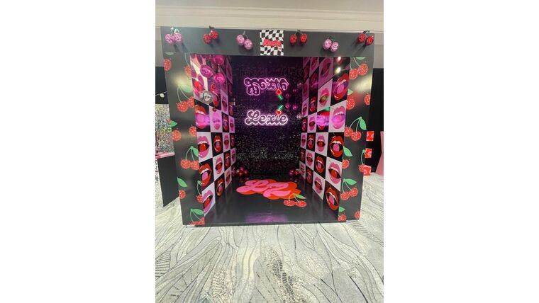Custom Photo Booth — alternate view