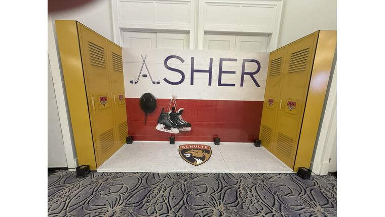 Custom Photo Booth — alternate view